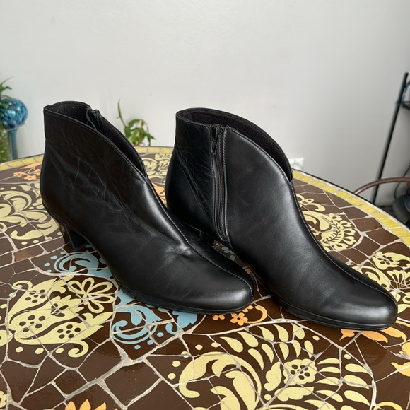 MUNROE BLACK LEATHER ANKLE BOOT Sz: 9M - Picture 2 of 7